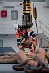 HEDERLIG OMTALE til Steffen Kalås: «Når råskap møter stropper og stål». Et teknisk godt utført foto fra en arbeidssituasjon på dekk, sa juryen om Kalås’ bilde. FOTO: Steffen Kalås