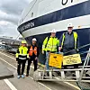 FELLES SKIPSBESØK: De tre sjømansorganisasjonene har ofte felles skipsbesøk, som her i Aberdeen. Fra venstre Line Heimstad (NSF), Børge Antonsen (NSF), Håkon Eidset (Dnmf) og Bernard Lie-Nilsen (NSOF).