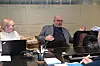 Forbundsleder i NSOF, Marius Strømmen, legger fram synspunkter i delegasjonsrommet før møtet startet.