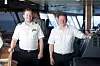 ERSTATTES: Avtroppende styrmann Eivind Birkeland og påtroppende overstyrmann Daniel Fjellaksel. – Jeg har tenkt flere ganger over det: Om Norge en dag skulle havnet i en konflikt, vil jeg bidra med min maritime kompetanse, kanskje i en handelsflåte, sier Fjellaksel.