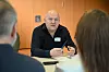 Dnmf-delegasjonen diskuterer på bakrommet.