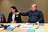 Dnmf-delegasjonen diskuterer på bakrommet.