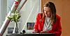 SIGNERTE: Marianne Sivertsen Næss signerer erklæringen, som hun mener er en milepæl i arbeidet med likestilling i maritim næring.