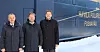 Fra venstre: Kurt Nærbø, kaptein Havila Polaris, Bent Martini, administrerende direktør Havila Kystruten og Mikael Iversen, salgssjef Barents Naturgass.