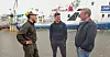 FÅR SKRYT: – De har blitt veldig flinke fiskere, sier Bjørn Willy Hansen fra Opplæringskontoret for Nordre Nordland, som slår av en prat med gutta i en pause fra fagprøven.