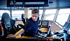 OVERSTYRMANNEN: Daniel Lorentzen tror en av grunnene til at Rostein er populær blant norske sjøfolk, unge som gamle, er på grunn av rederiets struktur med norsk eierskap, satsing på norsk maritim kompetanse og norsk innovasjon. – Det er ikke noe problem her. Det er ryddige ordninger og god kommunikasjon med eiere og ledere som ikke jobber på sjøen også. Vi får de midlene vi trenger for å drifte skipene på en bra måte. Det virker som de har skjønt at det å ha gode båter og fornøyde ansatte gjør oss konkurransedyktige. Det er rett og slett artig å være med på dette laget. Vi føler at vi er en del av laget, vi er ikke bare sjøfolk som er innleid og skal brukes og byttes ut.
