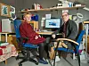 Roald Kluge driver et grendehus, er fotograf, har rammeverksted, er bussjåfør-vikar når det trengs og hjelpemann i kona, Hanne Kluge, sitt begravelsesbyrå.