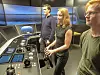 AVANSERT TEKNOLOGI: Brosimulatoren på Høgskulen er 99 prosent naturtro. Skipet oppfører seg som et virkelig skip, inkludert vær og vind. Studentene er fra venstre: Mads Mikal Drønen, Hedda Nyke og Ola Hunstad.