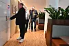 Rådgiver Anders Gjestad på vei inn på delegasjonsrommet til Dnmf, ssammen med delegasjonen, etter at de har vært i oppstartsmøtet.