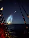 ÅRETS BILDE: Fotografen Torben Peiter Skov beskriver dette bildet slik: Starlink-satellitter skytes opp. Plutselig er det noen som roper: «Se lyset der på styrbord!» Og jeg var sikker på at det først var en meteor. FOTO: Torben Peiter Skov