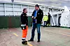 GIR RÅD: Ulf Breke i prat med mannskap på ferge.