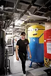 LYSER OPP: Minion har fått sitt eget hjem i maskinrommet til «Ro Master».