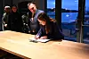STATSRÅD: – Nå begynner det virkelige arbeidet, og det gjør vi i lag, sa fiskeri- og havminister Marianne Sivertsen Næss, som her signerer avtalen.