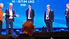 Fem paneldeltakere står på en scene foran en blå bakgrunn med teksten «MARITIM UKE».