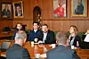 Mann presenterer krav under forhandlinger